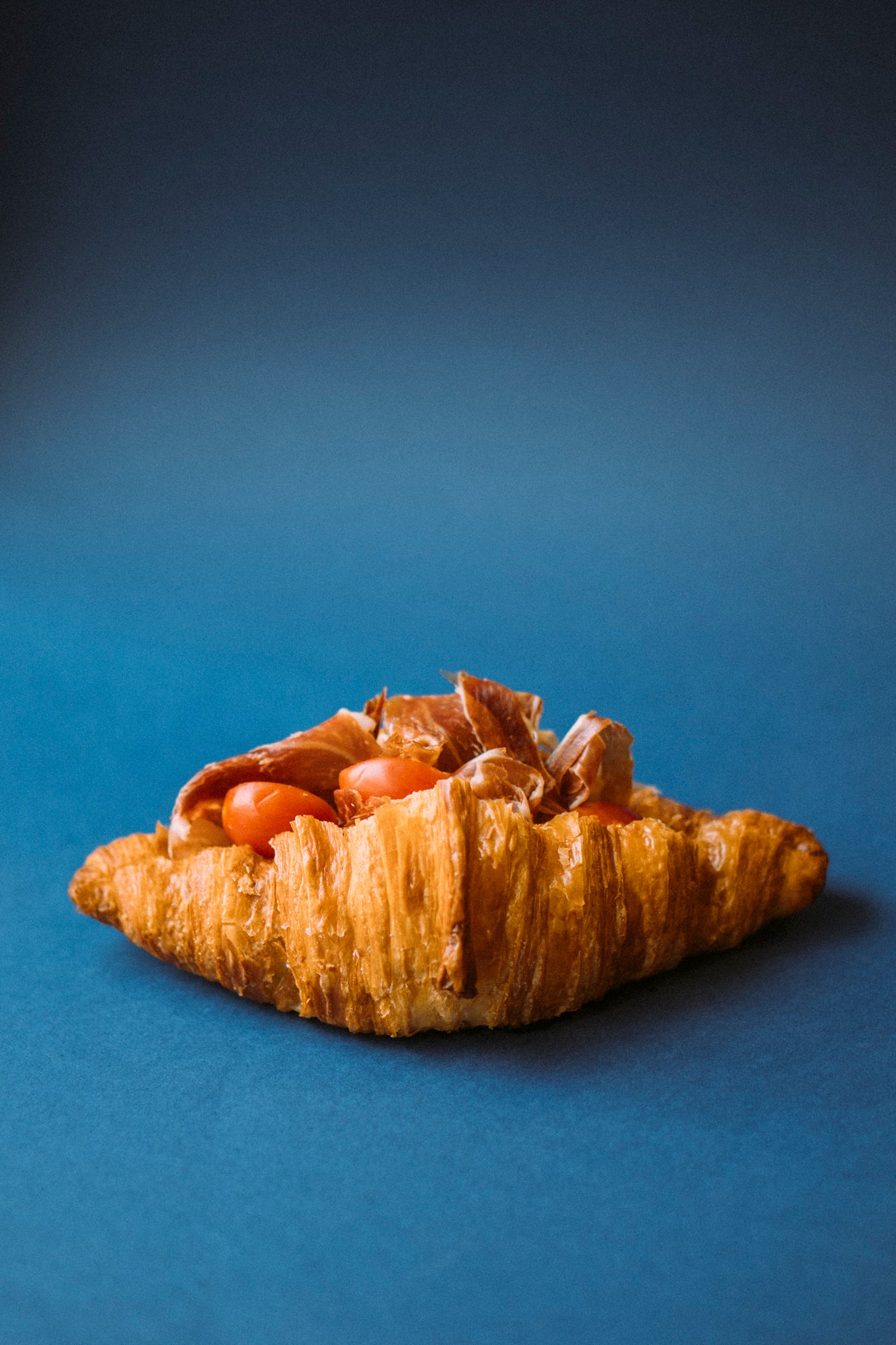 CROISSANT IBÉRICO CON TOMATITOS