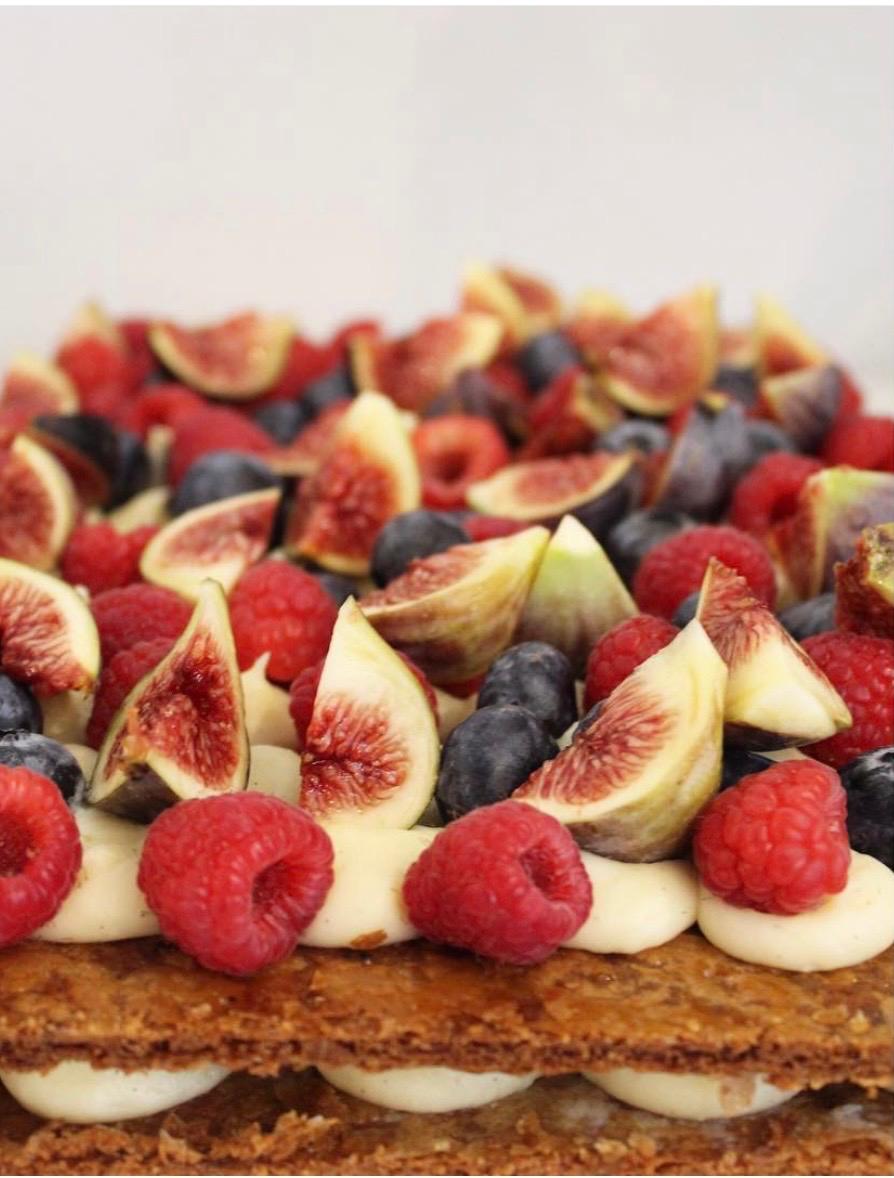 MIL HOJAS CON CREMA DE VAINILLA DE MADAGASCAR Y FRUTA DE TEMPORADA